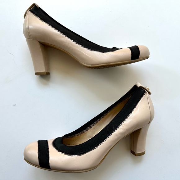 Stuart Weitzman Easily Round Toe Leather Pumps, Black elastic trim, size 5 - Picture 3 of 6